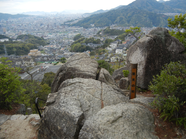 里見の岩 里見の岩