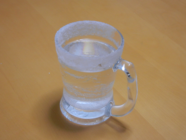 飽和させた塩水を作り放置したもの 飽和させた塩水を作り放置したもの