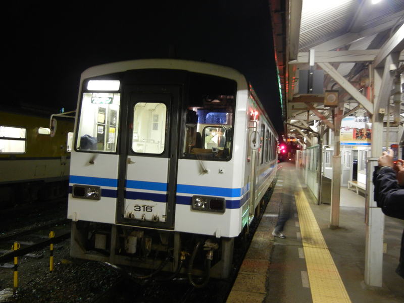 三次駅に到着した三江線の終電 三次駅に到着した三江線の終電
