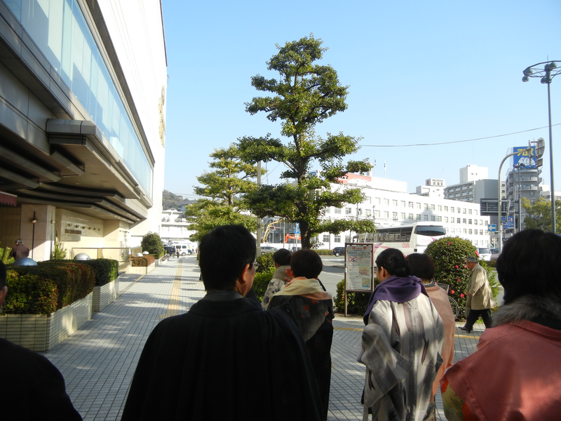 広島駅北口を出発 広島駅北口を出発